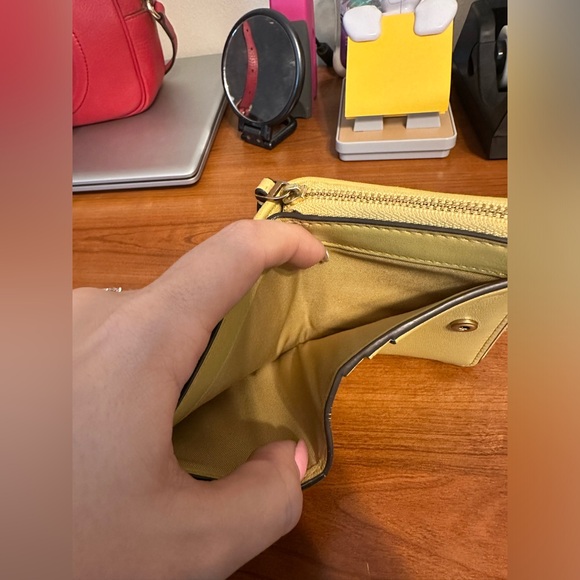 Tory Burch Wallet - Picture 8 of 8